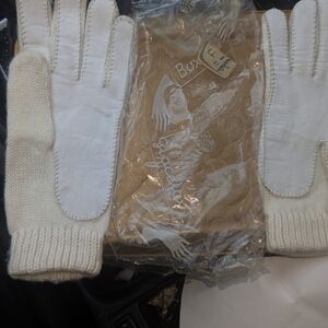 Elegant White Knit Gloves w/Leather Bottom